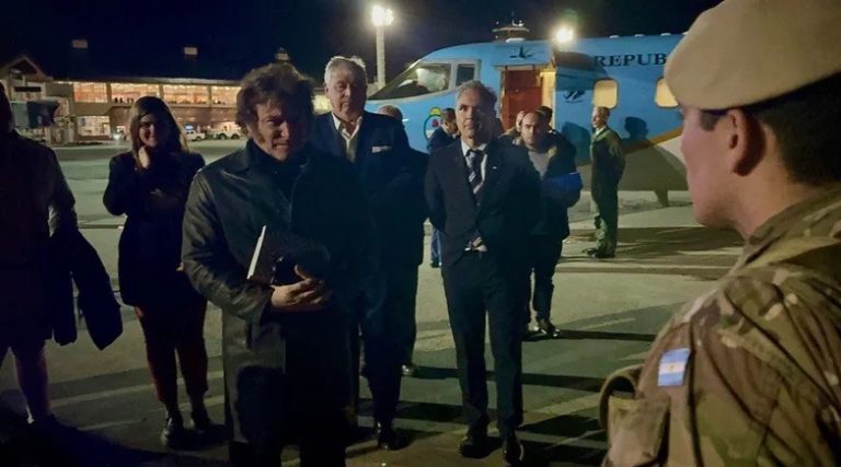 Milei llegó a Bariloche para encabezar el cierre del Foro Llao Llao