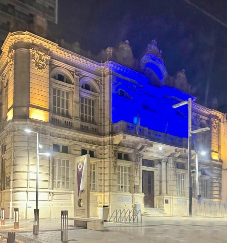 La Casa de las Culturas se iluminó de Azul por el Día del Autismo