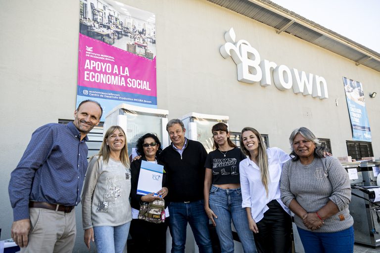 Cascallares entregó maquinarias a emprendedores de Almirante Brown