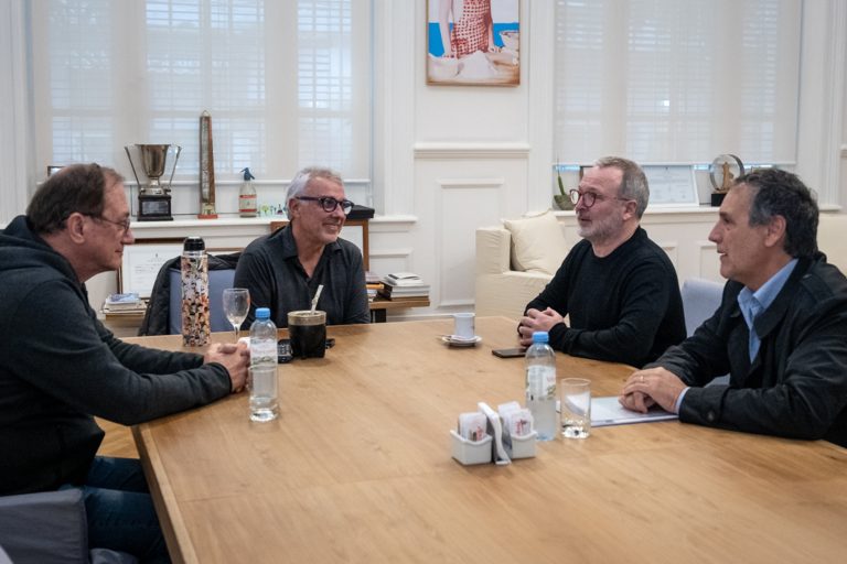 Reunión sobre saneamiento ambiental
