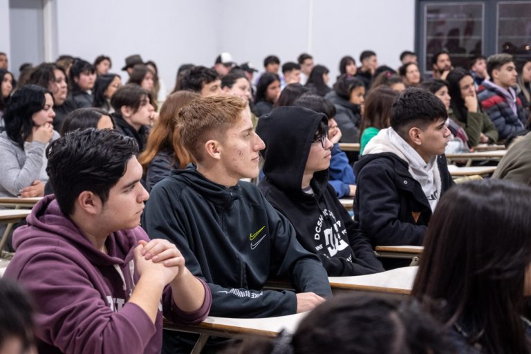 Lanzan talleres sobre empleo para jóvenes