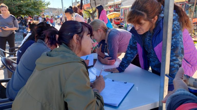 Comenzó el primer censo para trabajadores locales en Moreno