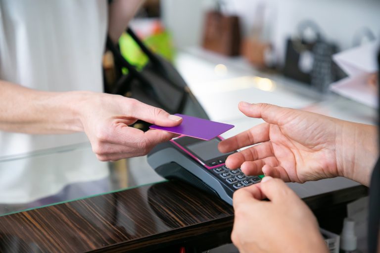 El consumo promedio por bonaerense cayó un 35% en abril