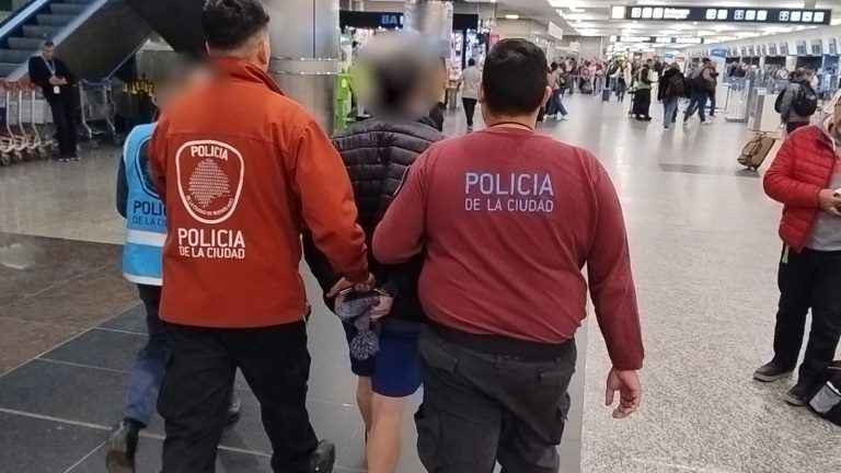 Expulsaron del país a delincuente chileno por un robo en Parque Patricios