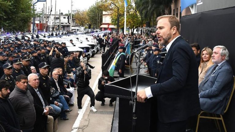 Gastón Granados encabezó un acto en reconocimiento a la policía