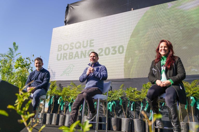 Descalzo presentó el plan estratégico de forestación “Ituzaingó Bosque Urbano 2030”