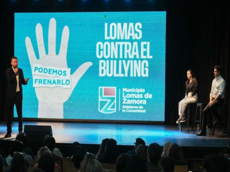 Otermín y De Pedro presentaron el programa “Lomas contra el Bullying”