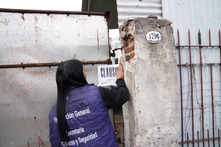 Clausuraron dos talleres en Ituzaingó por denuncias anónimas de vecinos