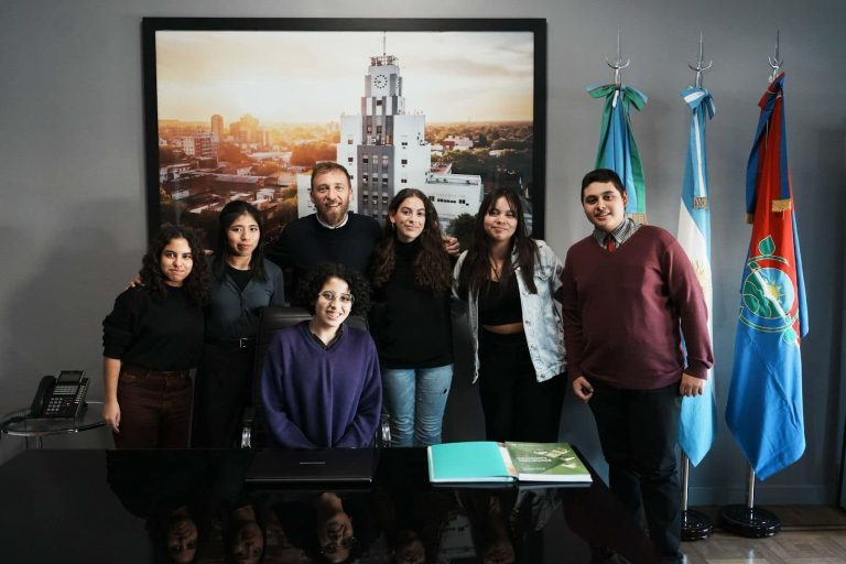 Otermín recibió a estudiantes de la Escuela Secundaria Nº 13