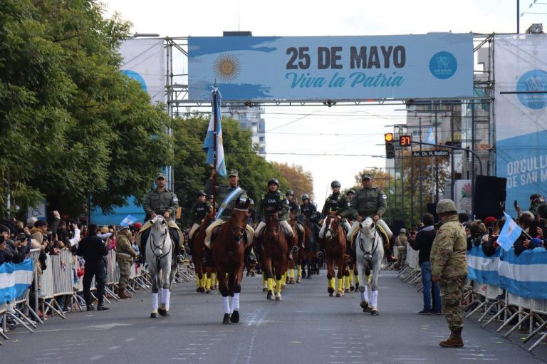 San Miguel celebró el 25 de mayo con su tradicional desfile militar