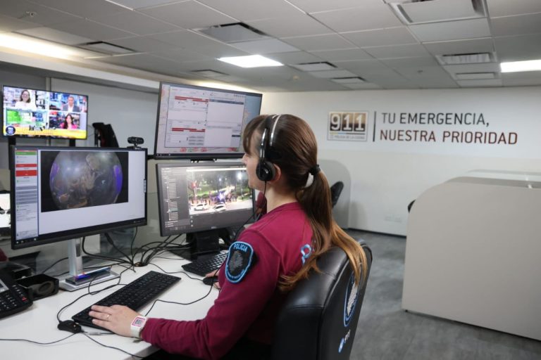 La Ciudad ilumina parques y plazas e instala los primeros tótems de seguridad