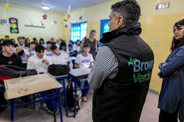 Charlas en escuelas sobre cuidado ambiental