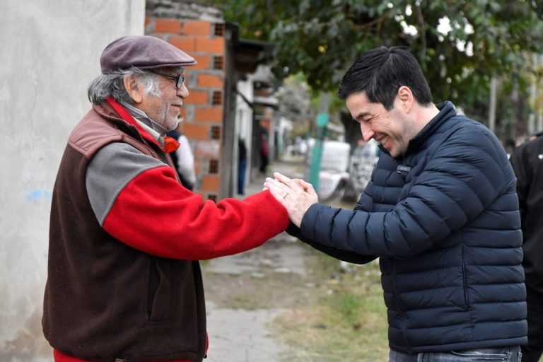 Nardini encabezó la inauguración de nuevos pavimentos en Grand Bourg