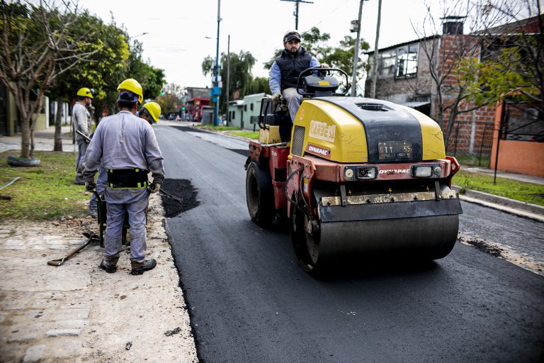Avanzan obras de pavimentación en Almirante Brown