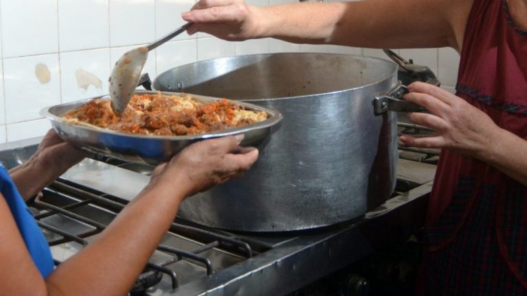 Casanello ordenó a Capital Humano que informe cuántos alimentos tiene y los distribuya
