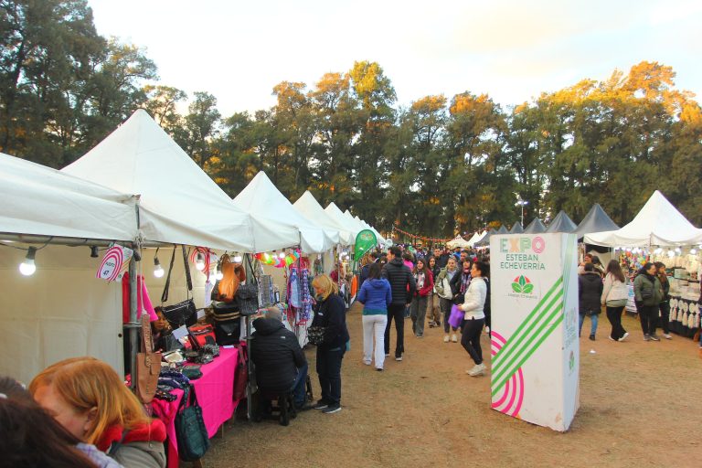Centenares de vecinos en la Expo Esteban Echeverría