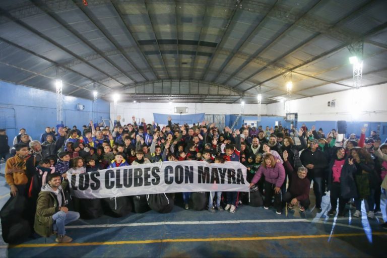 Entregaron kits deportivos a los clubes del a Superliga de fútbol infantil de Solano