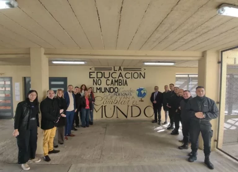 Inauguran pabellón literario en Merlo
