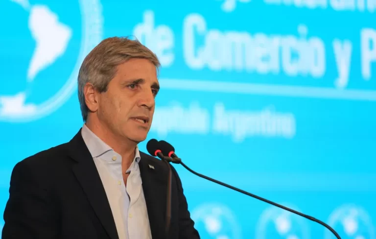 “Si Caputo no frena esta ola de despidos, Argentina se hundirá en la pobreza”