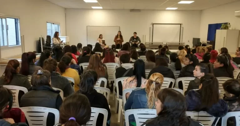 Capacitación financiera a emprendedoras locales