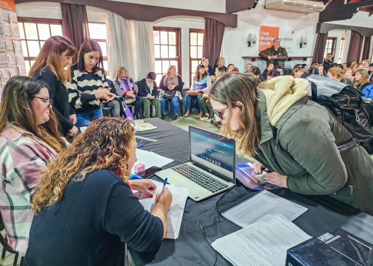Suman auxiliares en escuelas de Berazategui