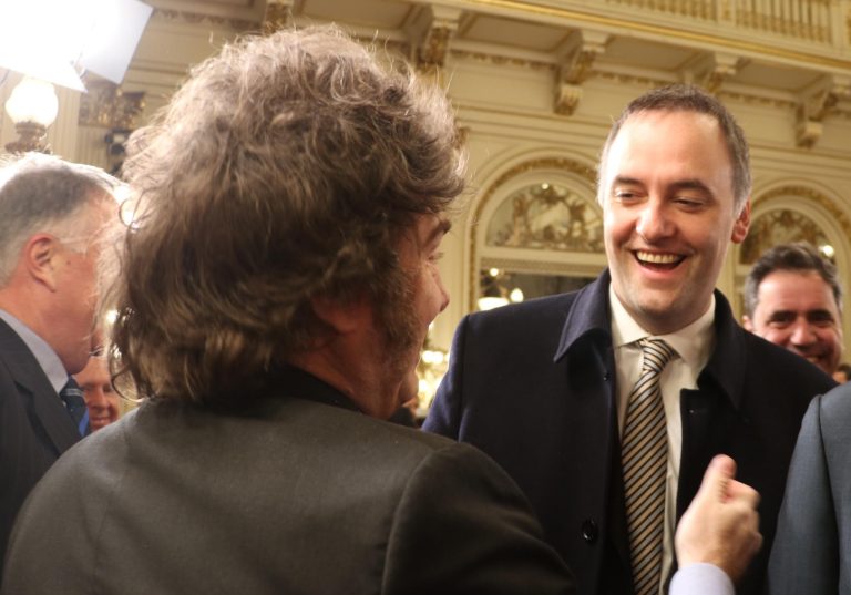Adorni quedará a cargo de las empresas públicas de comunicación