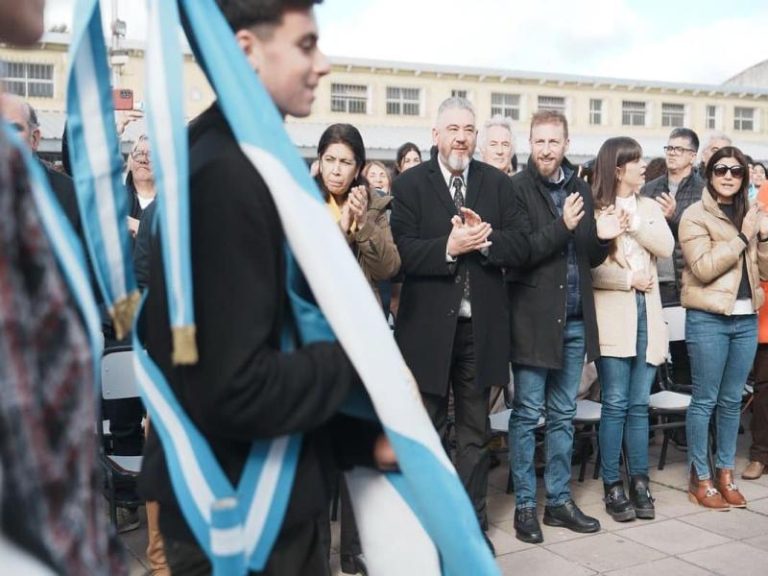 Otermín acompañó a la comunidad de la Escuela Secundaria “Héroes de Malvinas” en su 50 aniversario
