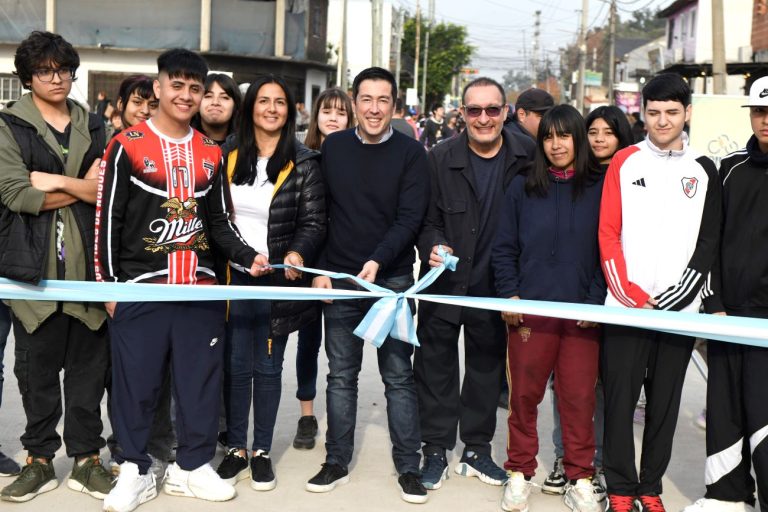 Nardini, Vivona y Correa inauguraron junto a alumnos una obra clave de Pablo Nogués