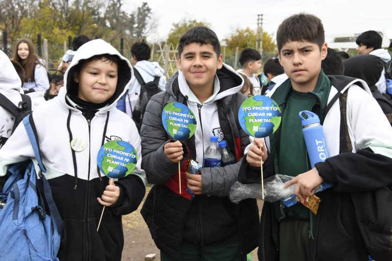 Alumnos le dieron su promesa al medioambiente