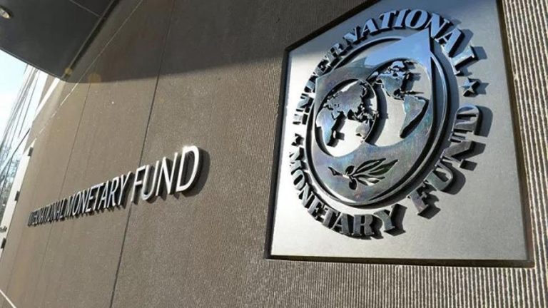El FMI aprobó el desembolso de 800 millones de dólares para la Argentina