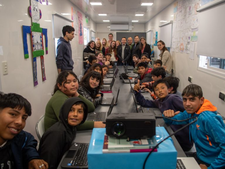 Realizan talleres para fortalecer educación en Florencio Varela