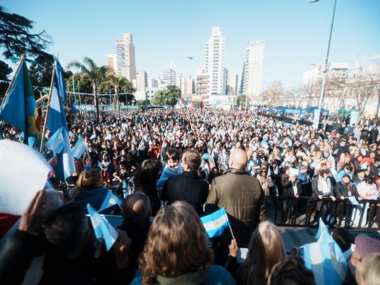 Festejos por la independencia en Lomas de Zamora