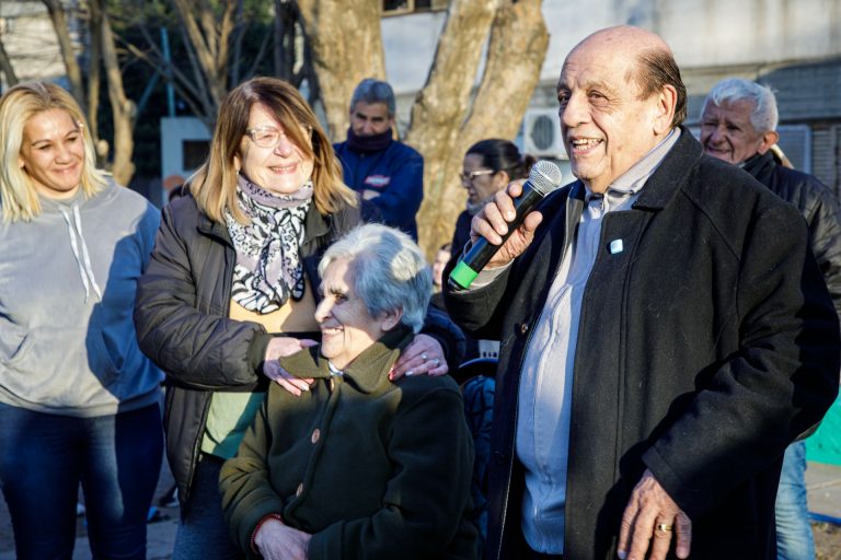 Inauguran plazas en barrio UOCRA