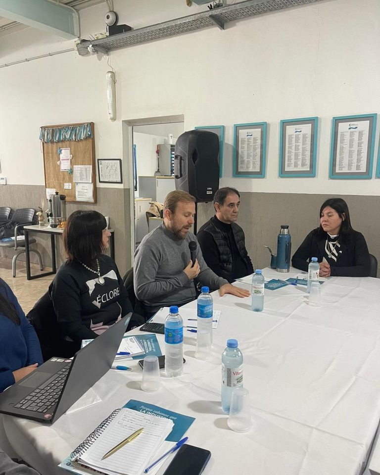 Gastón Granados encabezó una charla sobre el programa “Puente al Futuro”
