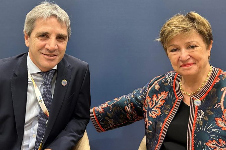 El FMI aprobó la revisión del acuerdo y va a mandar u$s 2.000 millones a la Argentina
