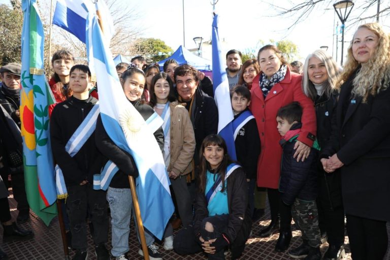 Espinoza encabezó el acto por el Día de la Independencia de La Matanza