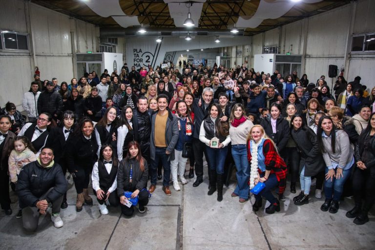 Ferraresi entregó 200 certificados del Programa Fortalecer