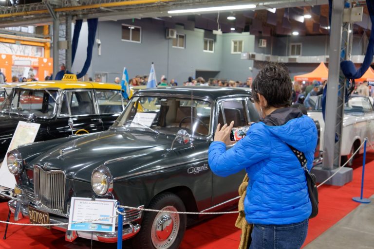 30 mil vecinos visitaron exposición de autos clásicos