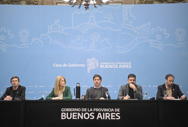 Kicillof anunció aumento a estatales y habló del “argentinicidio” de Milei