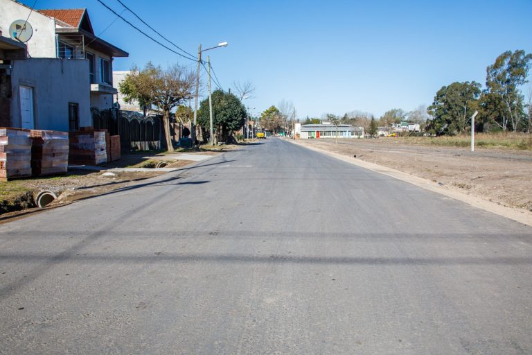 Inauguran pavimento en Sourigues