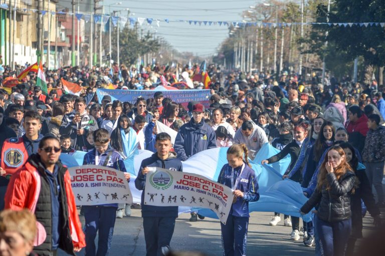 Acto y desfile por la Independencia en José C. Paz