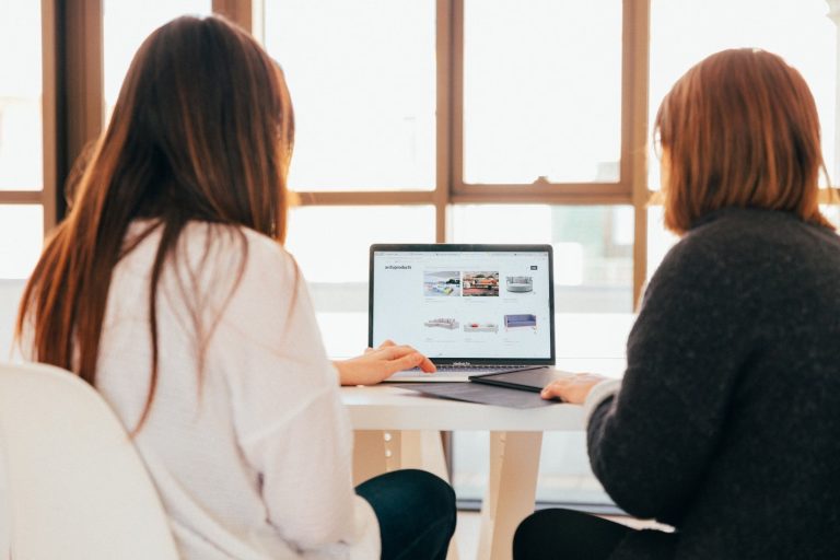 Comenzó la preinscripción para los cursos de capacitación sobre Mujeres en IA