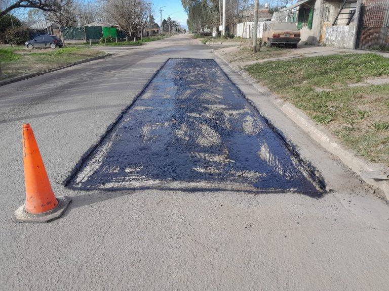 Reparan asfalto en Parque Americano