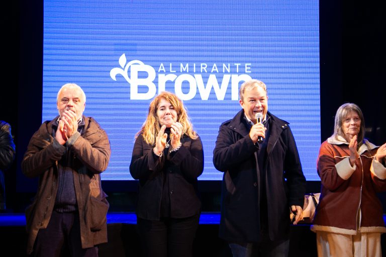 Cascallares entregó diplomas y medallas a egresados del Plan FinES