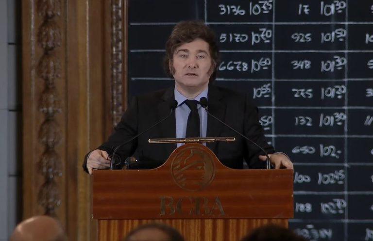 Milei volvió a cuestionar a “los degenerados fiscales” del Congreso