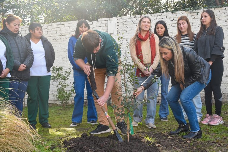 Ituzaingó plantó unos 200 ejemplares en el Día del Árbol