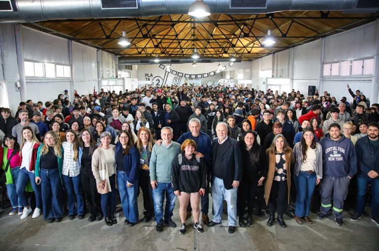Ferraresi encabezó la celebración por el 19º aniversario del programa Envión en Avellaneda