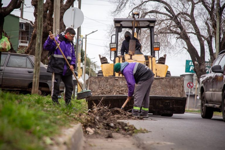 Se realizó un intenso operativo de limpieza integral en Quilmes
