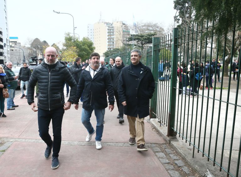 La Ciudad desalojó a más de 2 mil manteros que ocupaban el Parque Centenario