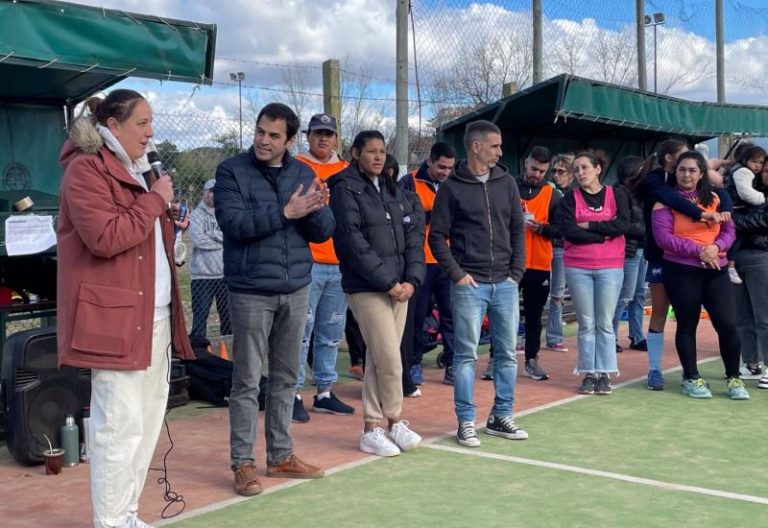 Más de 200 jugadoras participaron del primer torneo municipal de Hockey Social